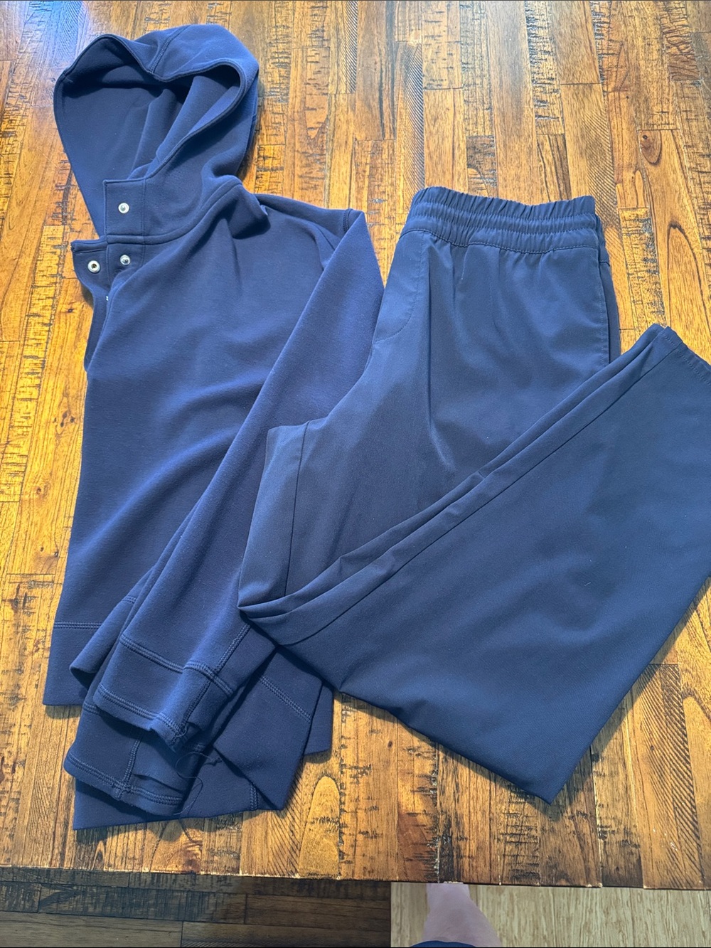 Vineyard Vines🐳 performance pants and hoodie